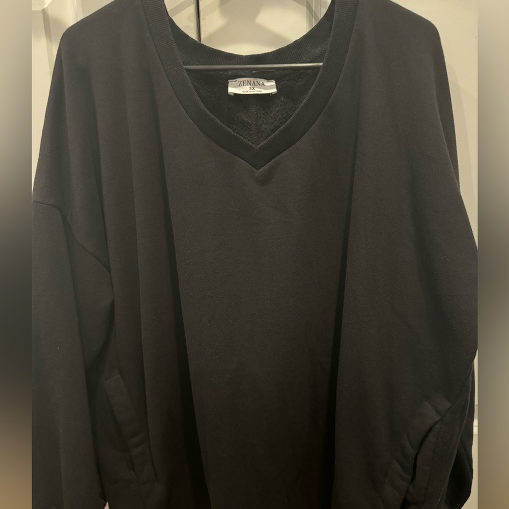 V-Neck Sweatshirt w/ pockets